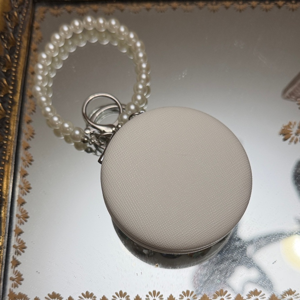 Elegant Pearl and Crystal Keychain Bag Charm - Picture 3 of 4